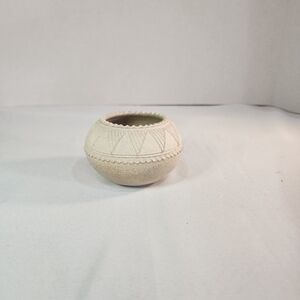 Handcrafted Miniature Native American Pottery Bowl, Seed Pot, by HARBELL 2001